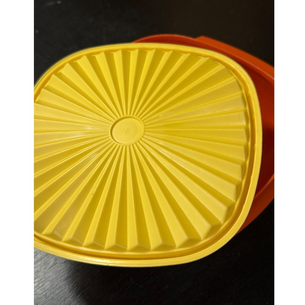 Vintage Tupperware Orange Servalier Bowl 838-4 with Yellow Sunburst Lid USA - Picture 3 of 7